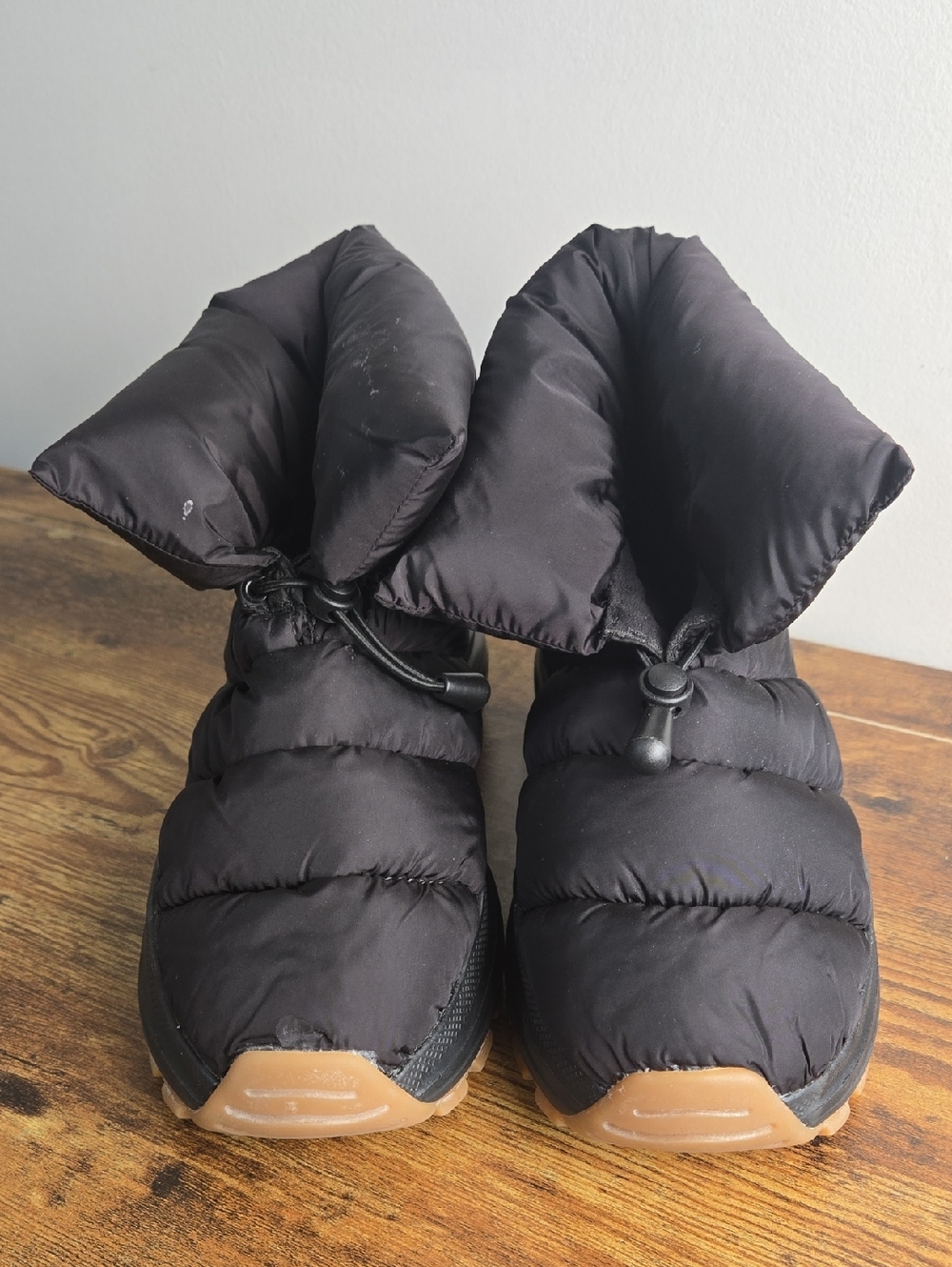 H&M Black Patted Gum-Soled Puffer Slip-On Ankle Booties Sz 39 / 8.5 Retired